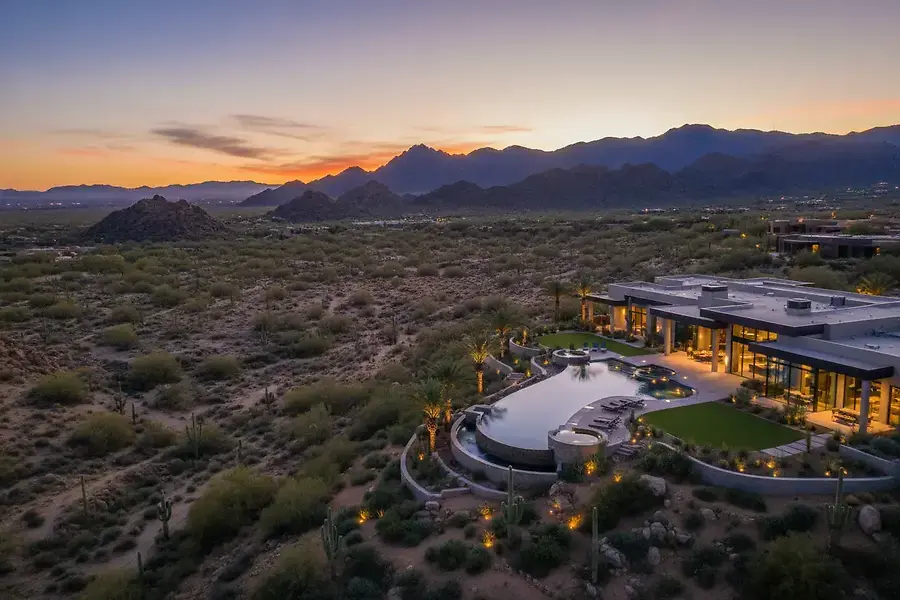 Luxury Home Markets in Phoenix Valley: What Premium Buyers Should Know