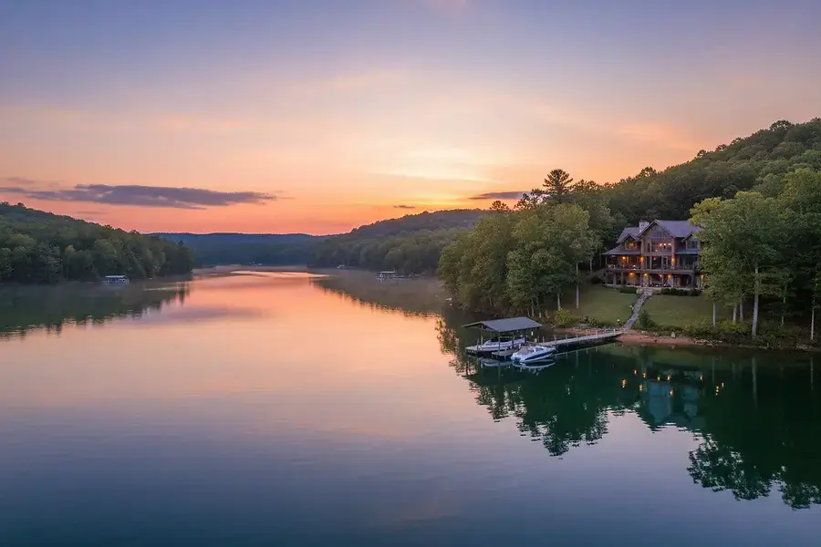 Your Complete Guide to Buying Waterfront Homes in Smith Mountain Lake