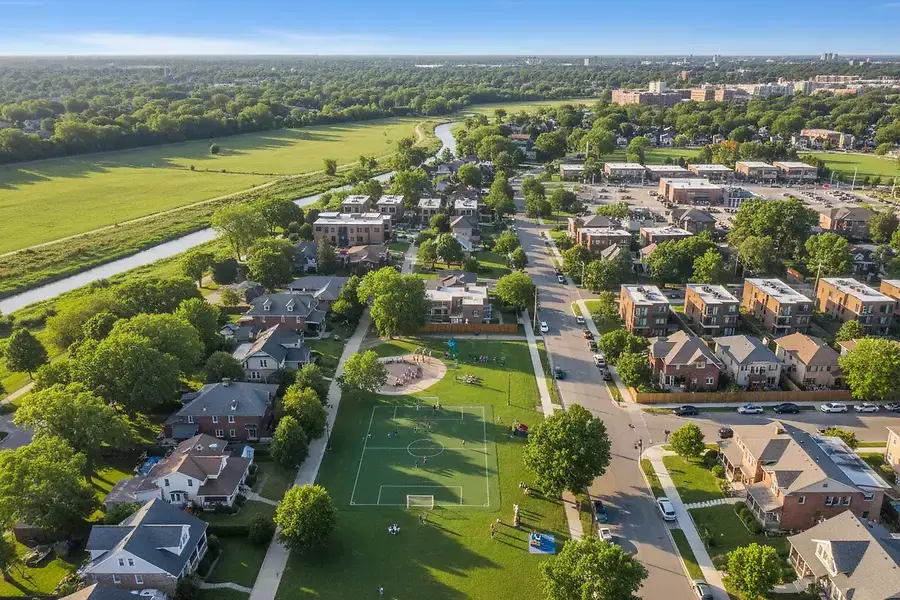 Englewood Neighborhood Guide: Finding Your Ideal Residential Community