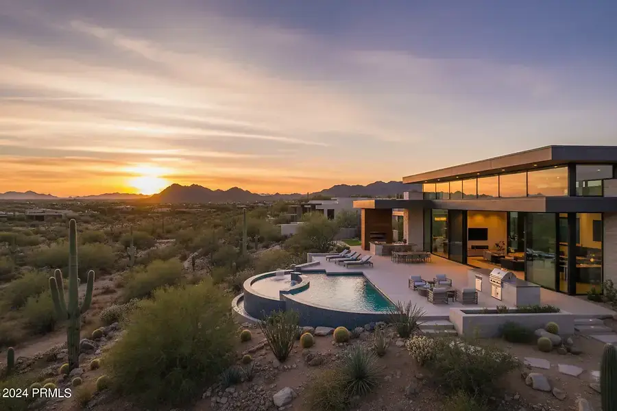 Smart Home Selling Strategies for Scottsdale and Central Phoenix