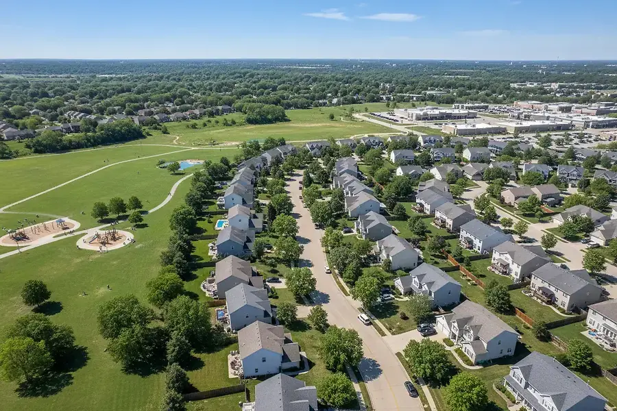 Overland Park Neighborhood Guide: Finding Your Perfect Home Location
