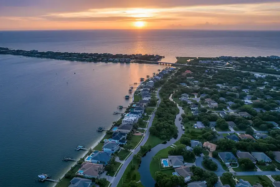 Tampa Bay Residential Guide: Waterfront vs. Inland Living Options