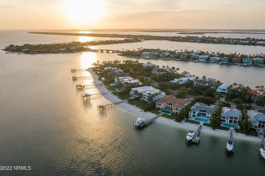 Your Complete Guide to Buying Waterfront Homes in Sarasota County
