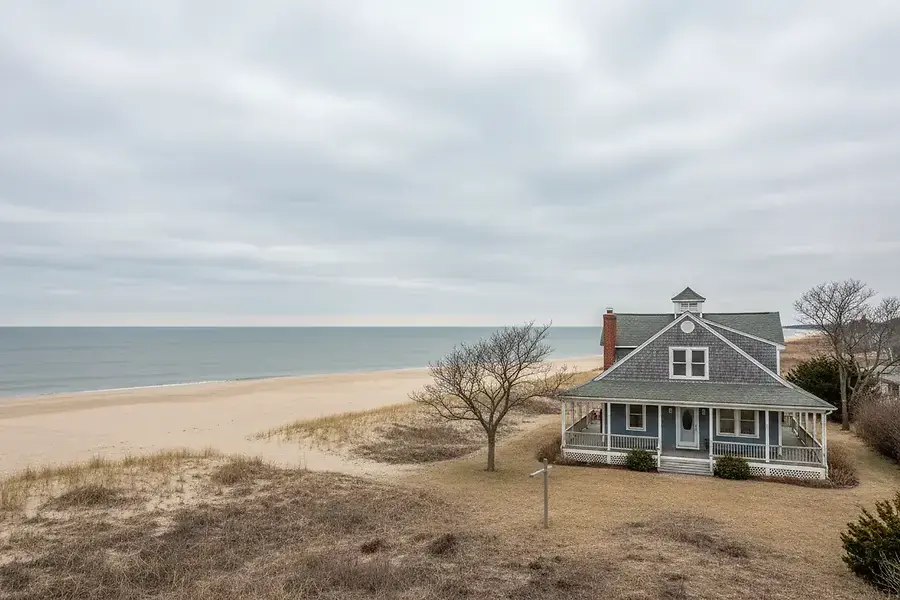 Seasonal Home Buying in Avalon: Timing Your Purchase for Maximum Savings