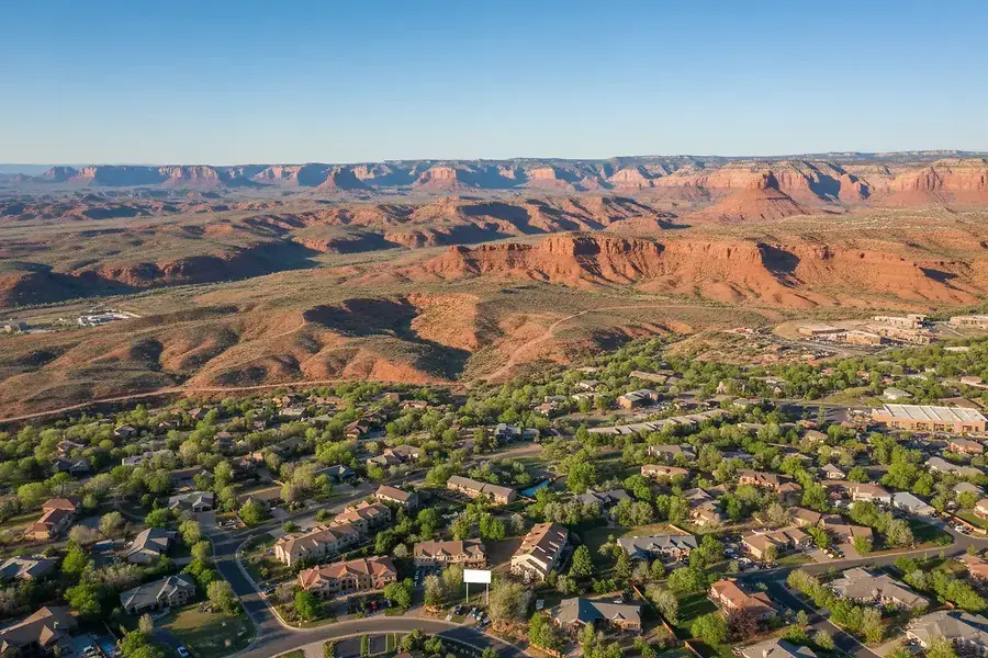 Mastering Moab's Seasonal Real Estate Market: Timing Your Investment