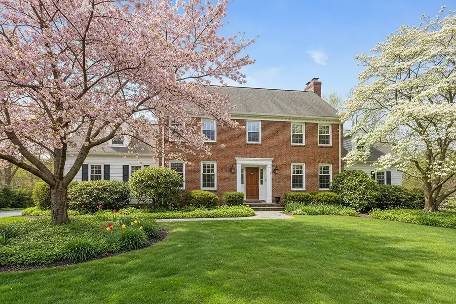 Seasonal Home Selling Strategies for Connecticut Residential Properties