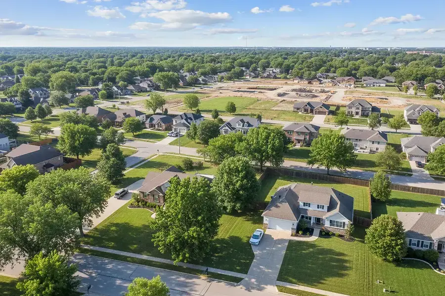 Suburban Living Costs: What Buyers Pay in Kansas City Metro Markets