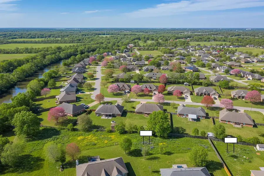 The Complete Guide to Buying and Selling Homes in Lafayette's Seasons