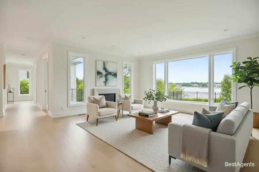 Saint Petersburg Home Selling: Pricing Your Property for Maximum Profit