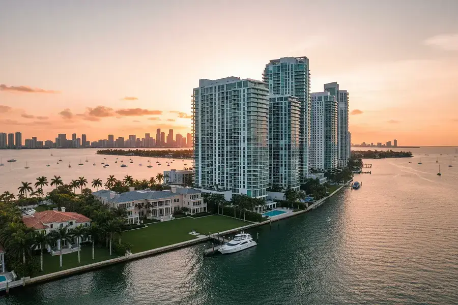 Miami Waterfront Living: Essential Guide to Luxury Residential Properties