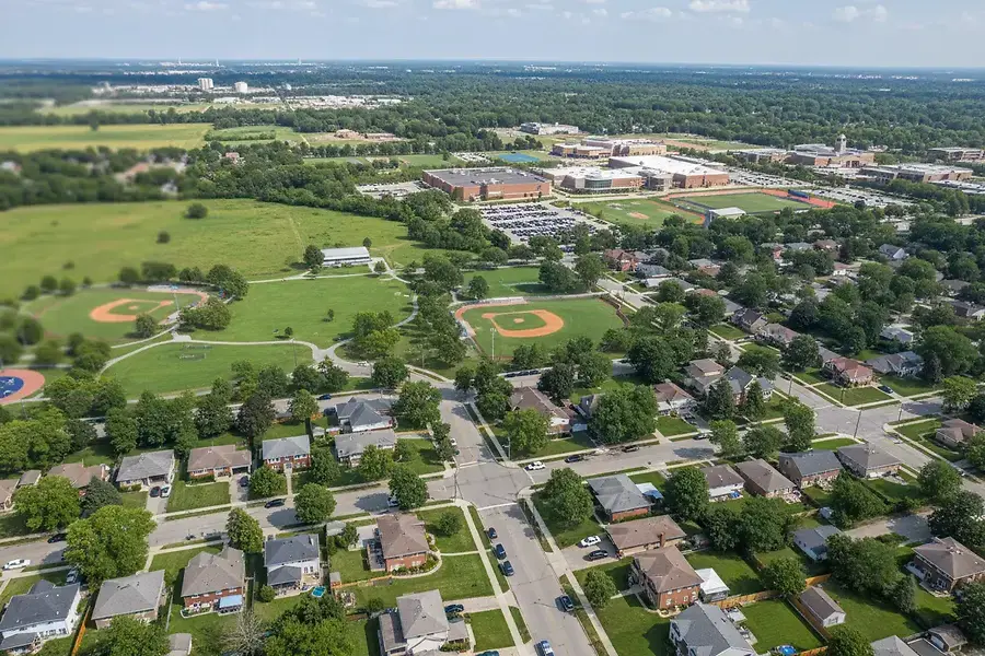 Comparing Neighborhoods: Metro Detroit Suburbs for Homebuyers