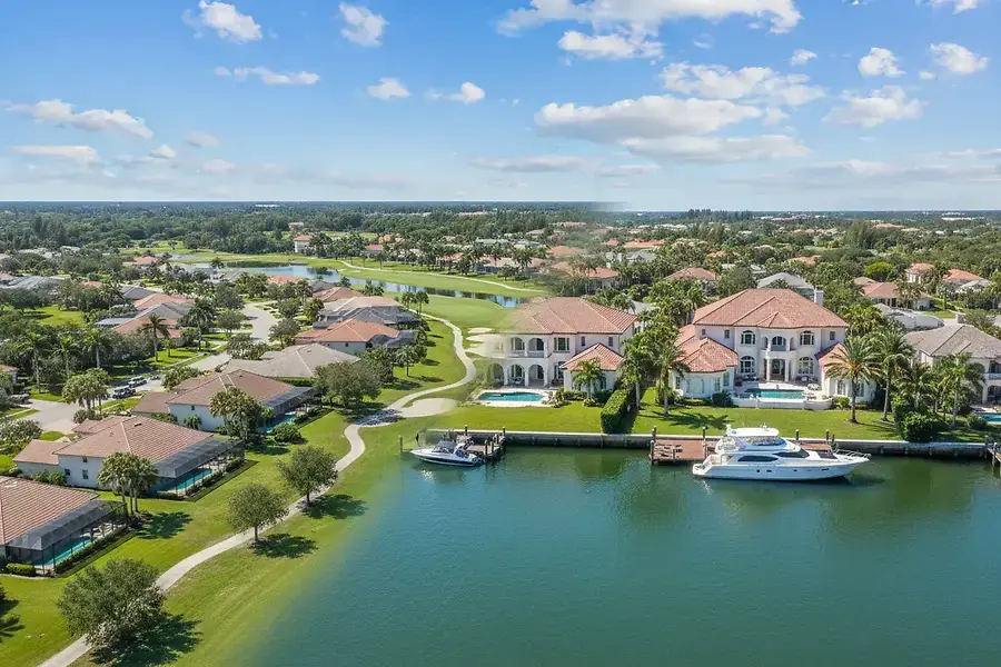 Waterfront vs. Inland Living: Which Florida Community Suits You?