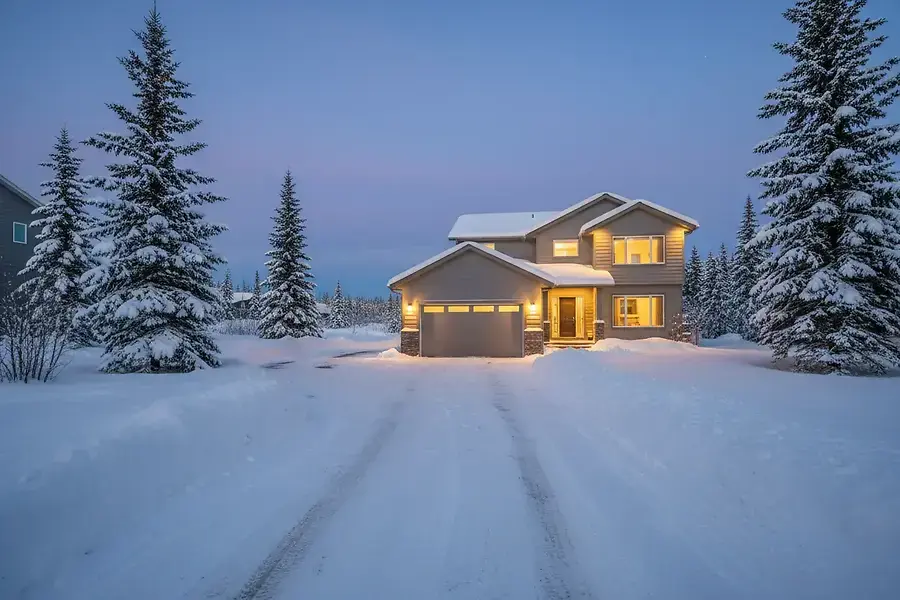 Selling Your Anchorage Home in Winter: Advantages and Strategies