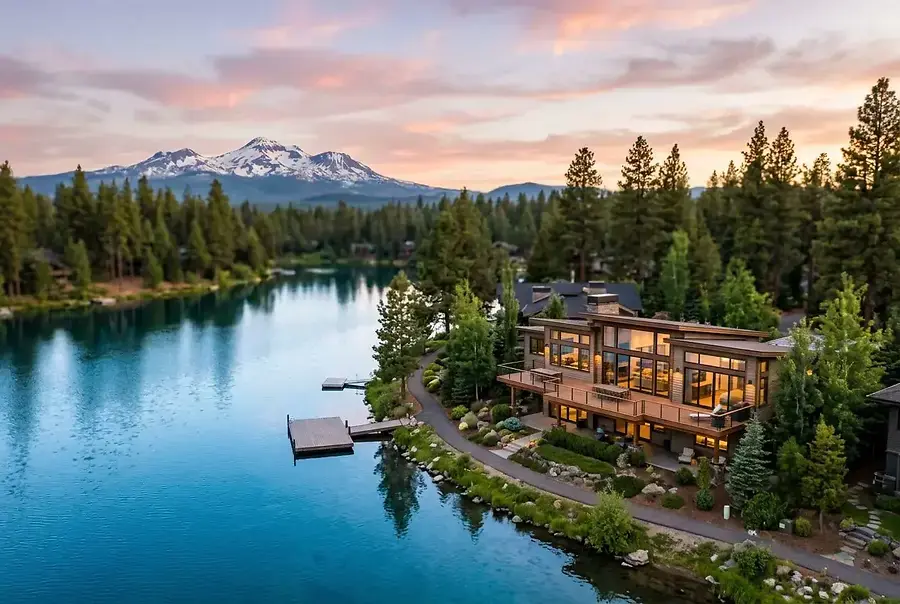 Bend's Waterfront and Lakeside Homes: Investment Guide for Buyers