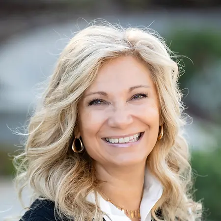 Elizabeth Bos, Realtor on BestAgents