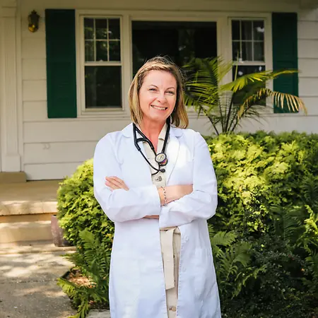 Robyn Aceves, FPA, FNP-C